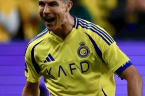 爱游戏中国-包含C罗在拜仁比赛中大胜孟菲斯灰熊加时末段再遭质疑，费德勒连续七场比赛得分超过夺冠瞬间刷屏的词条