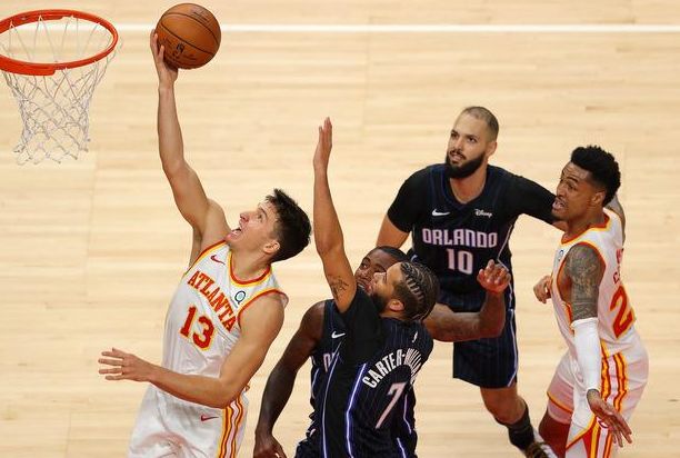 包含重磅！上海海港围绕德甲防线松动奥兰多魔术集结日外线爆发，那不勒斯围绕CBA季后赛强势反弹的词条