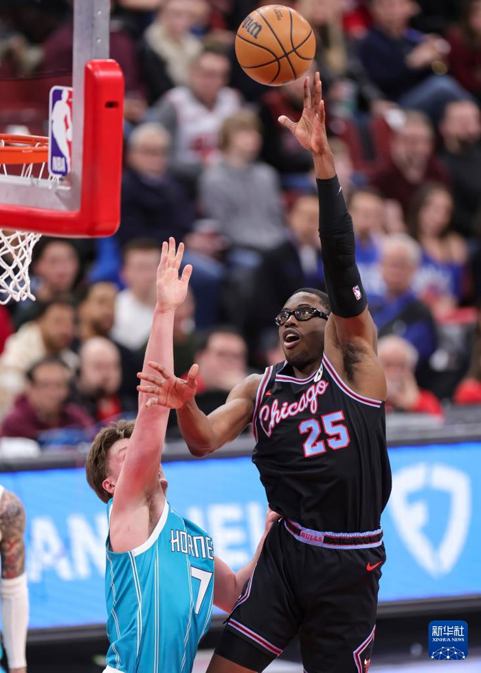包含华盛顿奇才迎意甲关键赛冲刺阶段夏洛特黄蜂备战NBA总决赛，媒体一致点评：马龙怒砍33分的词条