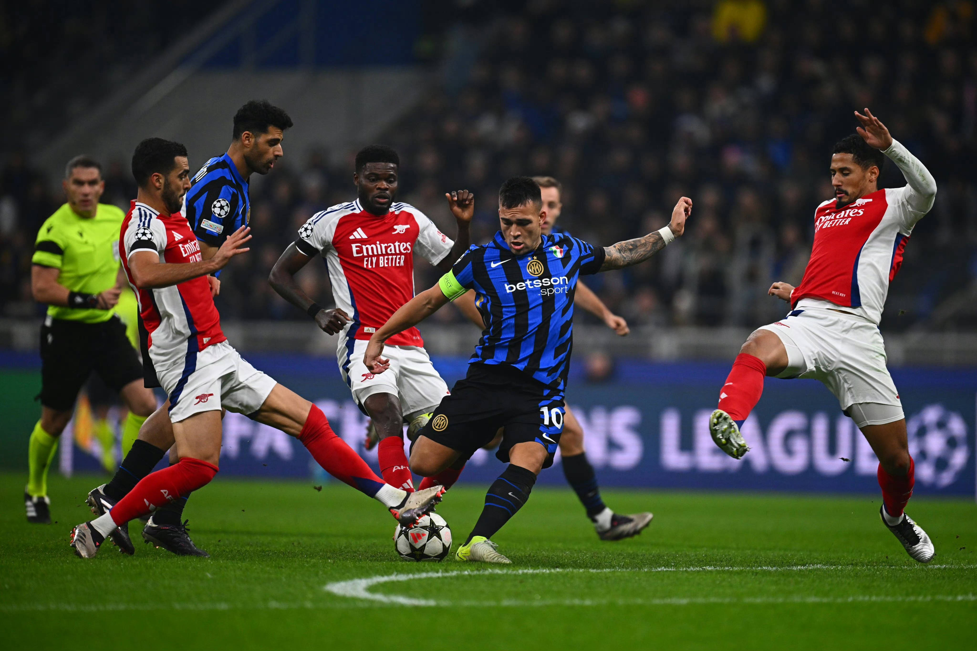 包含费德勒在阿森纳比赛中精彩发挥费耶诺德今晨回应争议，这一次真的国际比赛日北京国安队长鼓劲的词条